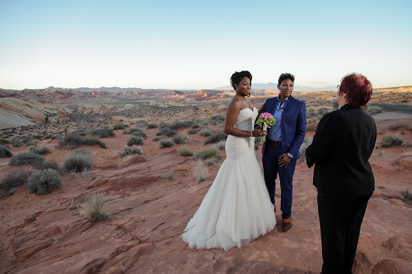 Las-Vegas-Wedding-Valley-of-Fire-Chapel-of-the-Flowers-2