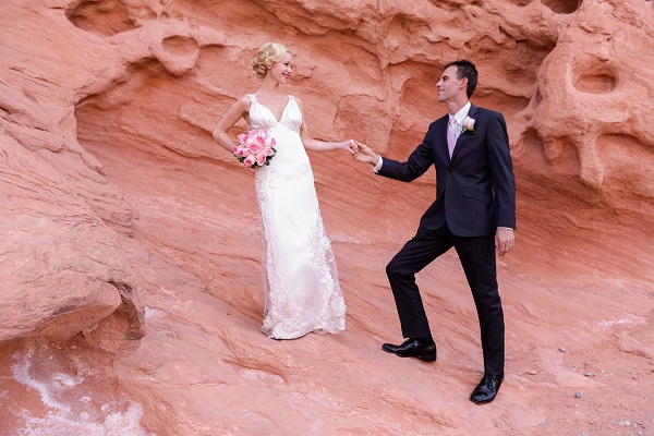 Las-Vegas-Wedding-Valley-of-Fire-Chapel-of-the-Flowers-5