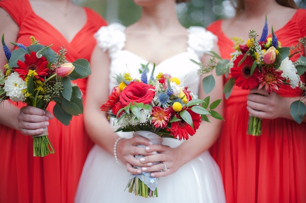 Seasonal Flowers for a Spring Wedding: Romantic or Rustic