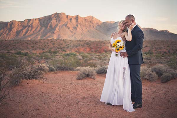 Valley Of Fire Wedding Packages In Las Vegas Las Vegas Weddings At Valley Of Fire