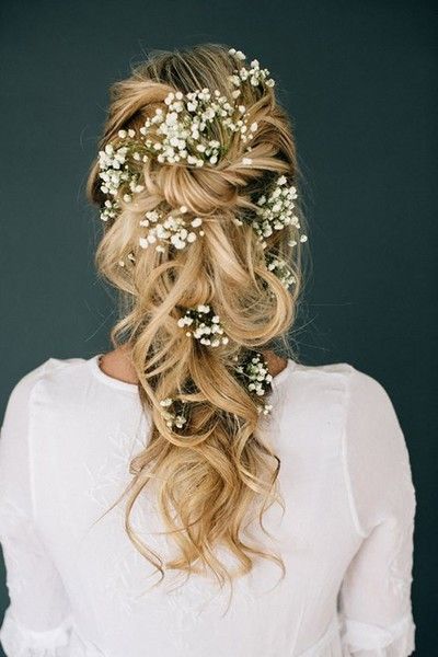 Romantic wedding hairstyle for fall weddings