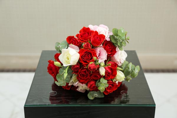 Wedding Flower Ideas | Bridesmaids Bouquet Ideas | Rose Bridesmaids Bouquet