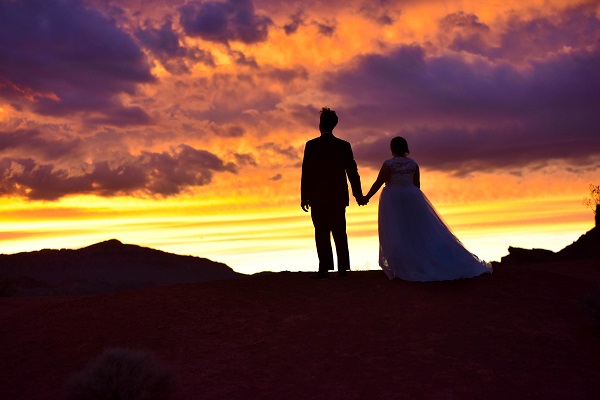 Las-Vegas-Wedding-Valley-of-Fire-Chapel-of-the-Flowers-1